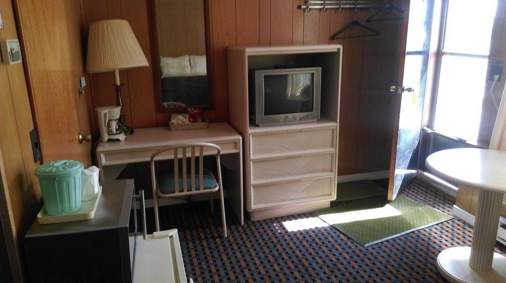 Bay Lake Inn - Frontiersman Motel Latchford Kültér fotó
