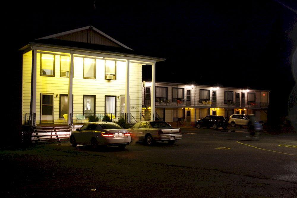 Bay Lake Inn - Frontiersman Motel Latchford Kültér fotó