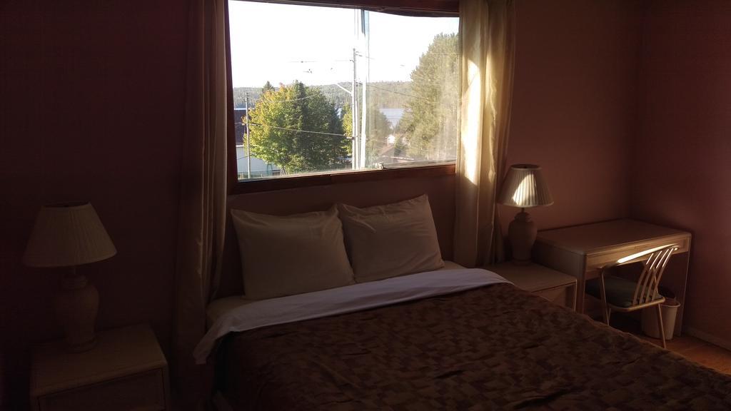 Bay Lake Inn - Frontiersman Motel Latchford Kültér fotó