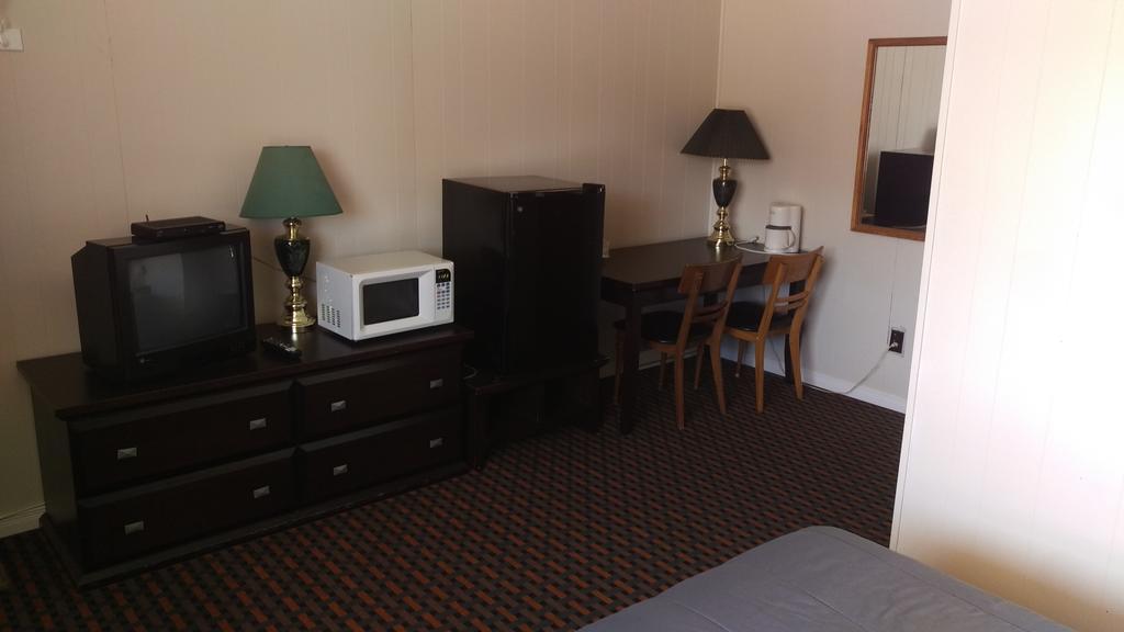 Bay Lake Inn - Frontiersman Motel Latchford Kültér fotó