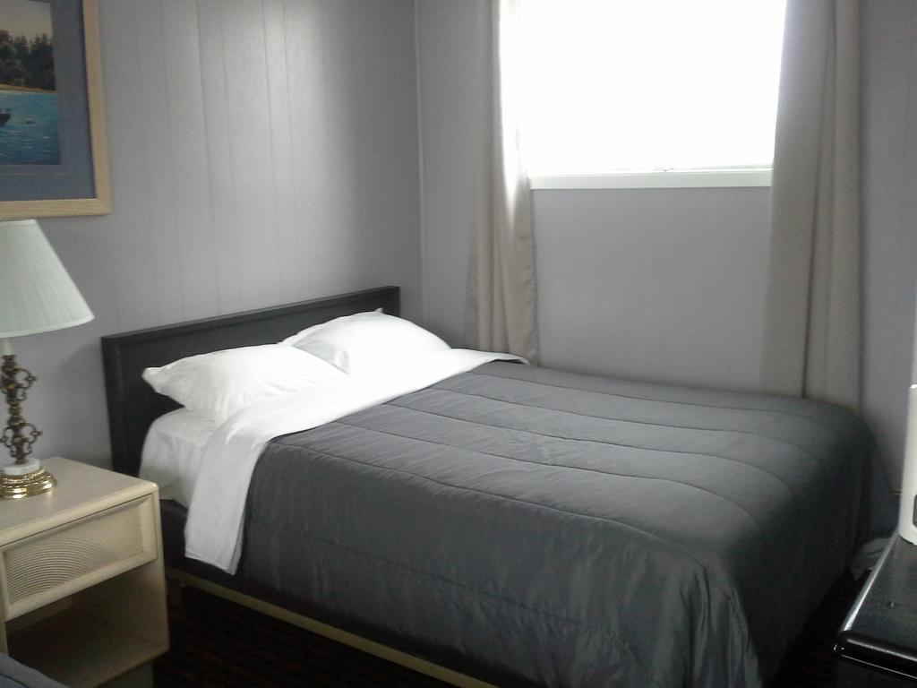 Bay Lake Inn - Frontiersman Motel Latchford Kültér fotó